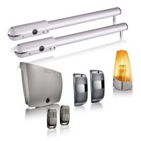 Kit di automazione cancello battente Somfy SGS Essential, include lampada di segnalazione, motore, fotocellule e telecomandi