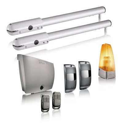Kit di automazione cancello battente Somfy SGS Essential, include lampada di segnalazione, motore, fotocellule e telecomandi