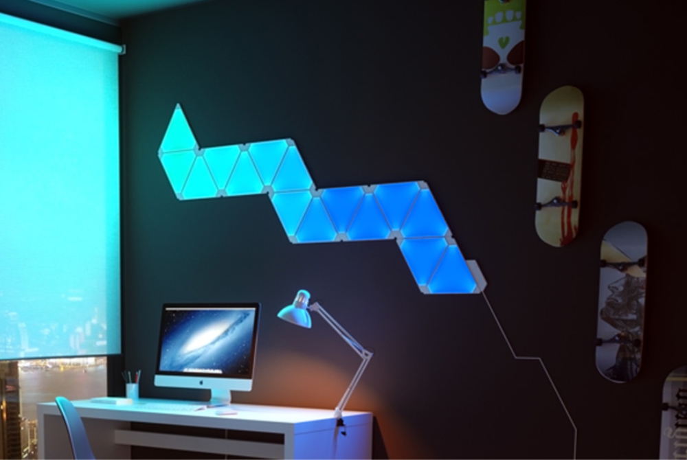 Kit 15 Pannelli Luminosi Nanoleaf Shapes Triangles, Illuminazione LED RGBW, Sensore Musica, Cavo da 2,5 m, Compatibile con Assistenti Vocali.