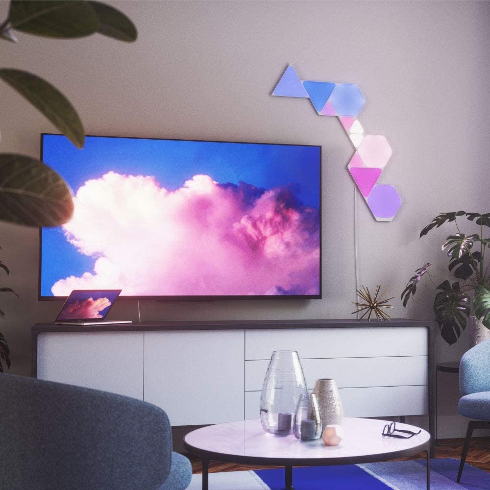 Pacchetto 3 pannelli luminosi Nanoleaf Shapes Triangles, 16 milioni di colori, illuminazione LED RGBW, temperatura del colore regolabile.