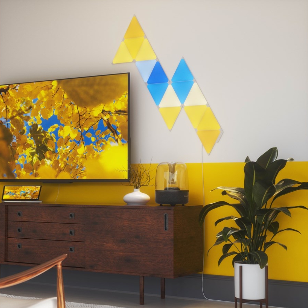 Pacchetto 3 pannelli luminosi Nanoleaf Shapes Triangles, 16 milioni di colori, illuminazione LED RGBW, temperatura del colore regolabile.