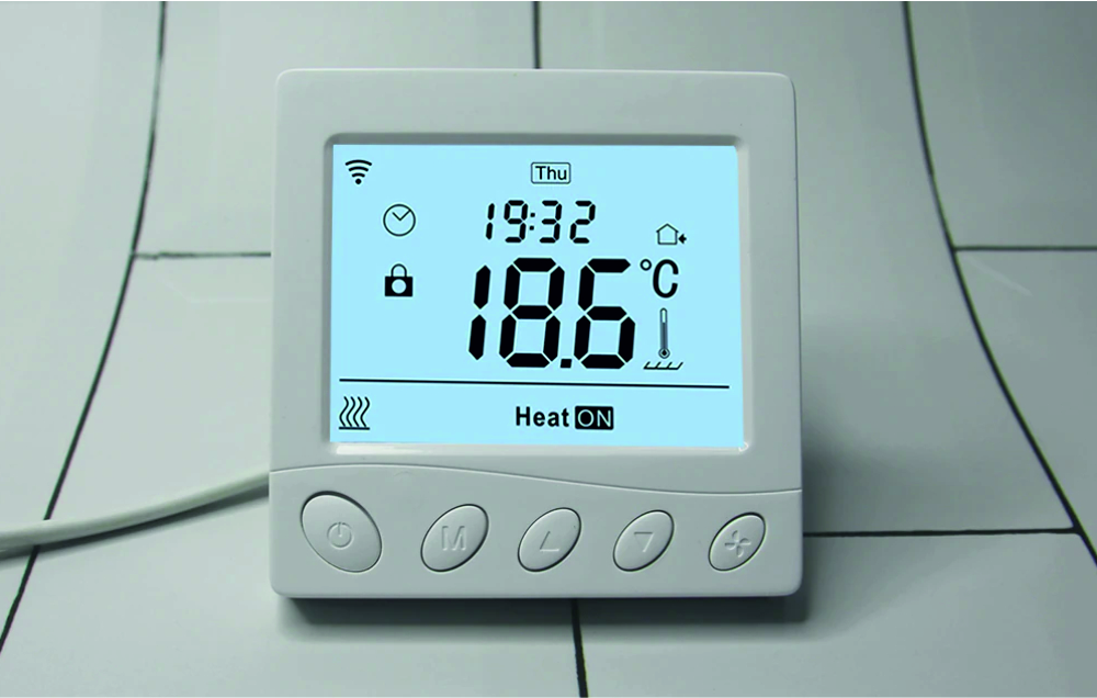 Termostato Wi-Fi per il riscaldamento elettrico a pavimento BeOk TR33-WIFI-EP
