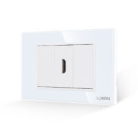 Presa HDMI + 2 tasti falsi LUXION con placca in vetro, standard italiano, 3 Moduli